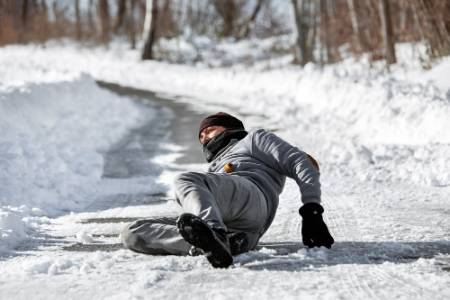 Accidentes de nieve y hielo en la ciudad