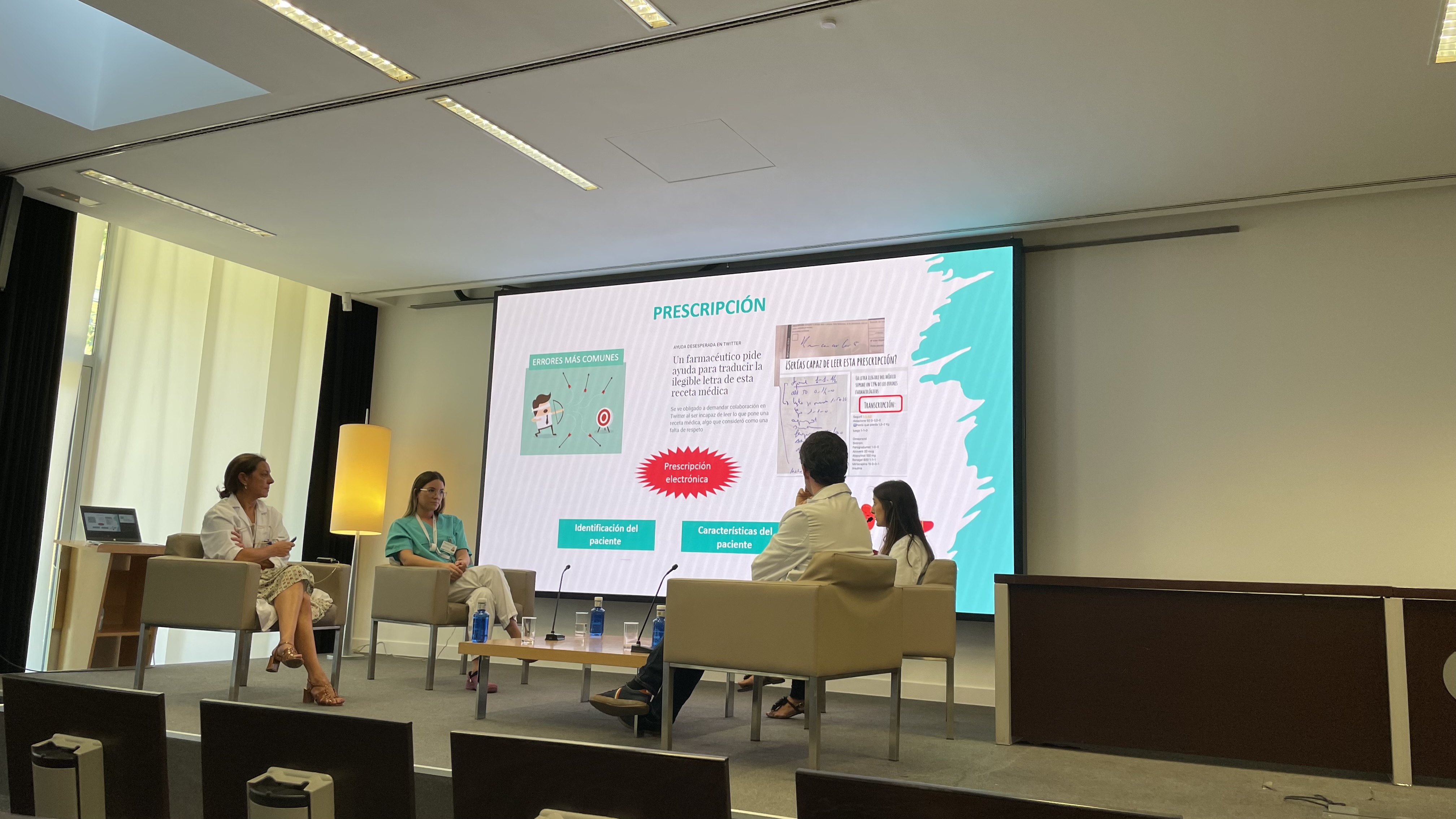 Ponentes en mesa redonda