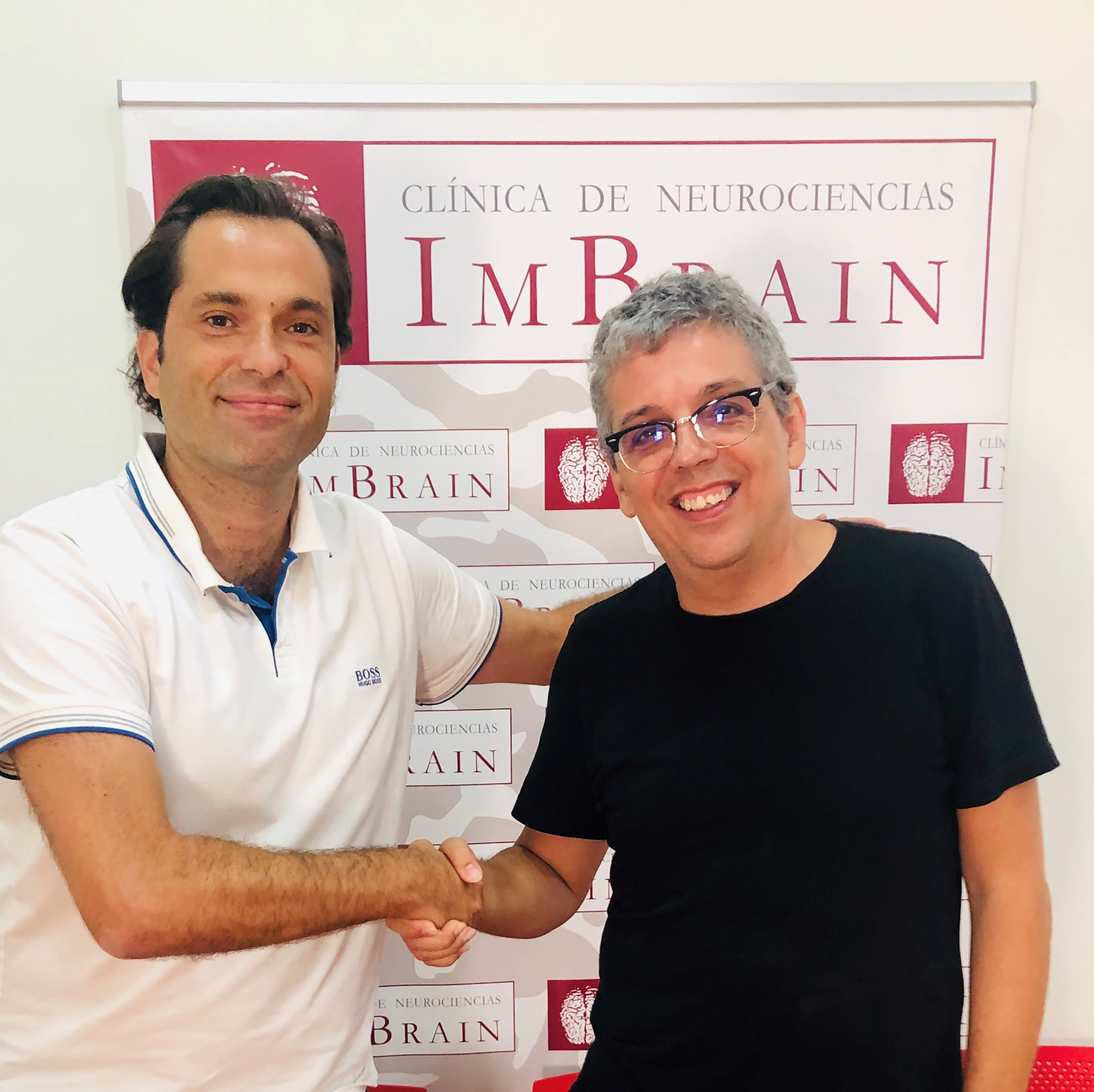 El jefe del Servicio de Neurología de Quirónsalud Málaga avala la canción  Alzheimer del cantautor Pedro Guerra | Quirónsalud, image size:2511x2506