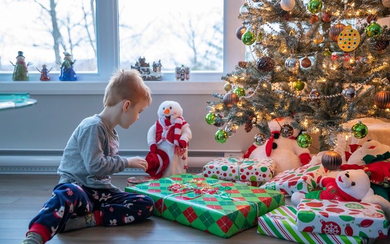 El riesgo del niño hiperregalado en Navidad