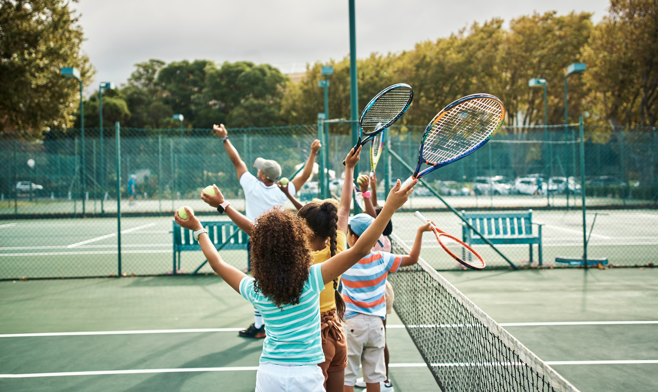 Tenis para niños: Sus beneficios y la mejor edad para empezar