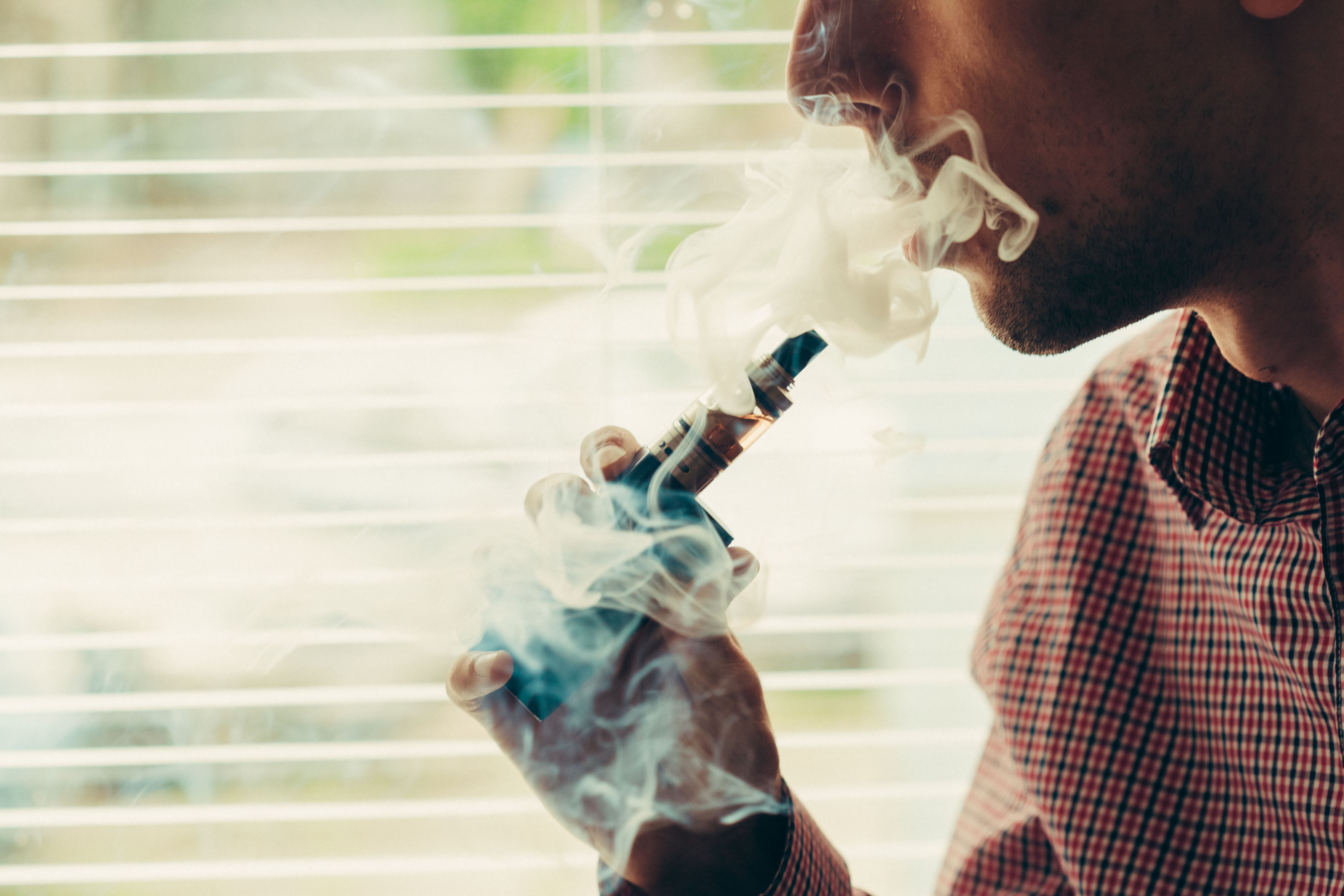 Neumlogo afirma que 'las consecuencias del vapeo a corto plazo son  evidentes' | Quirnsalud
