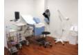Consulta médica con su equipamiento.