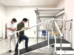 Un paciente en el gimnasio del centro de rehabilitación