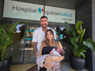 Augusto Lima y Camila Marcucci, padres de un niño en Quirónsalud Málaga -