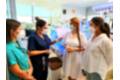 IZQ-DCHA ENFERMERAS VIRGINIA Y VERÓNICA Y MADRES DE PREMATUROS RAQUEL Y ANDREA
