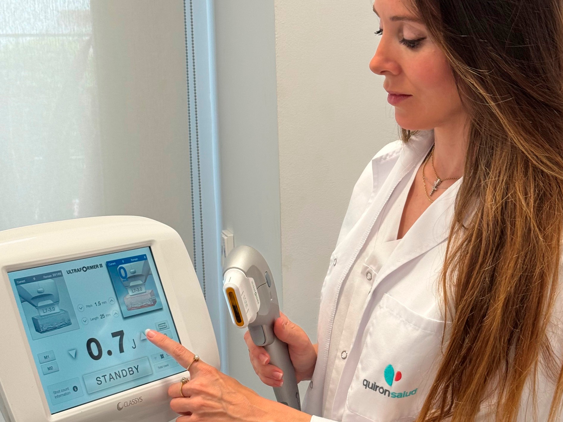 ultraformer-medicina-estetica-cardenas-quironsalud-marbella-rejuvenecimiento-facial-press