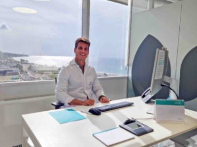 ignacio-castaño-uhagon-dermatologia-quironsalud-marbella-4-b
