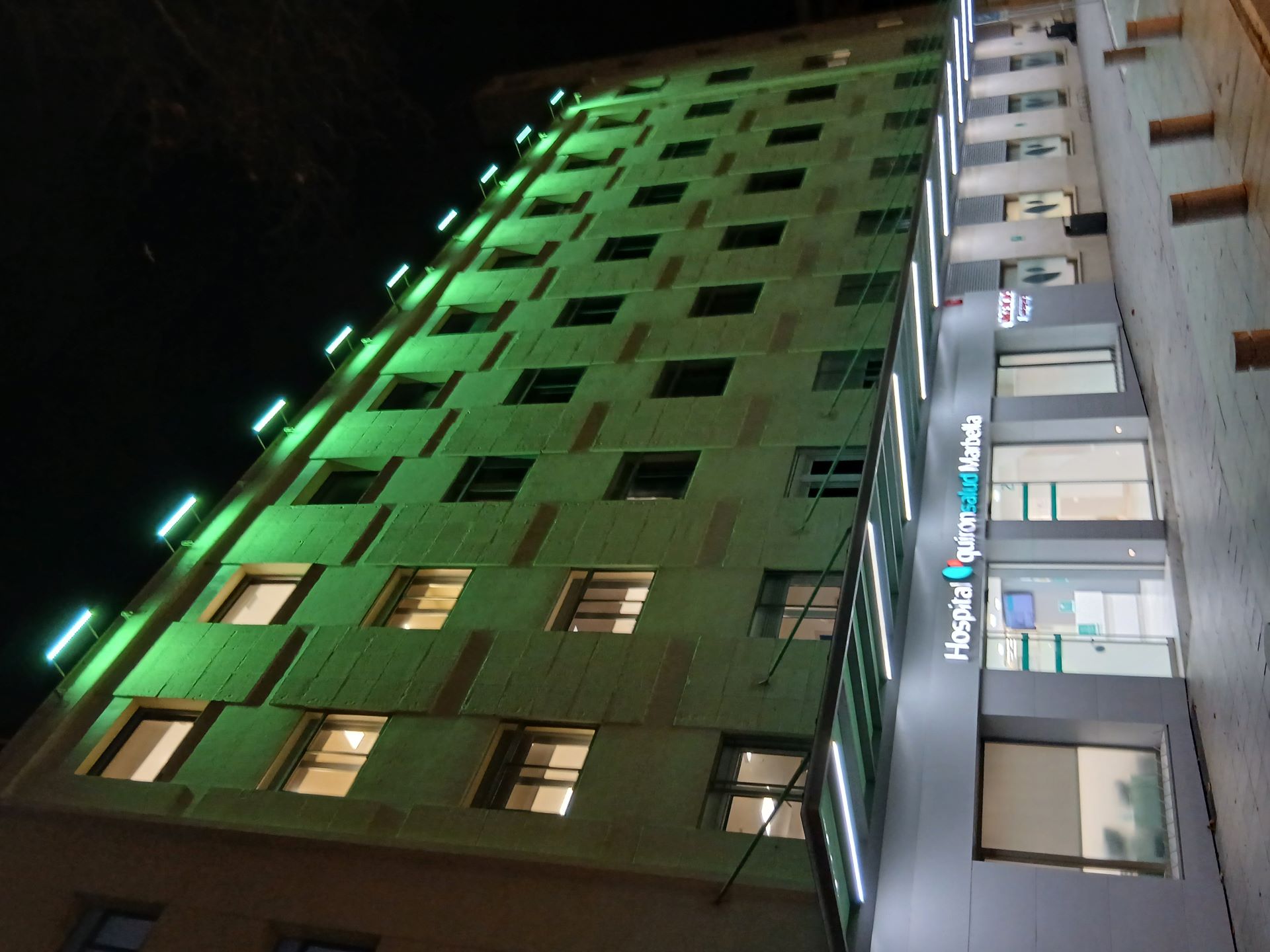 1440 Hospital-fachada-verde-cáncer