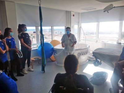 matrona_parto_respetado_quironsalud_marbella_visita_estudiantes