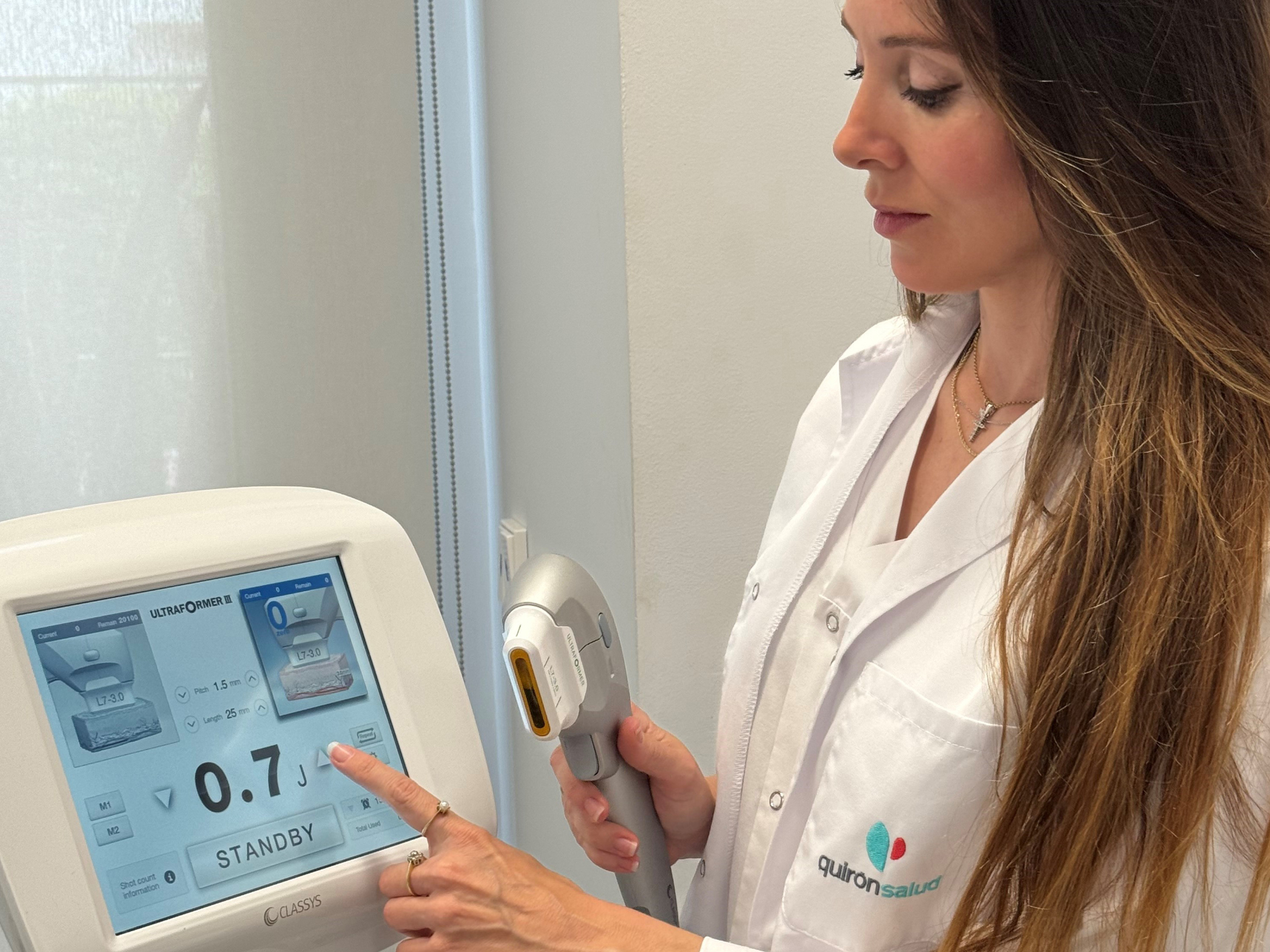 ultraformer-medicina-estetica-cardenas-quironsalud-marbella-rejuvenecimiento-facial-press