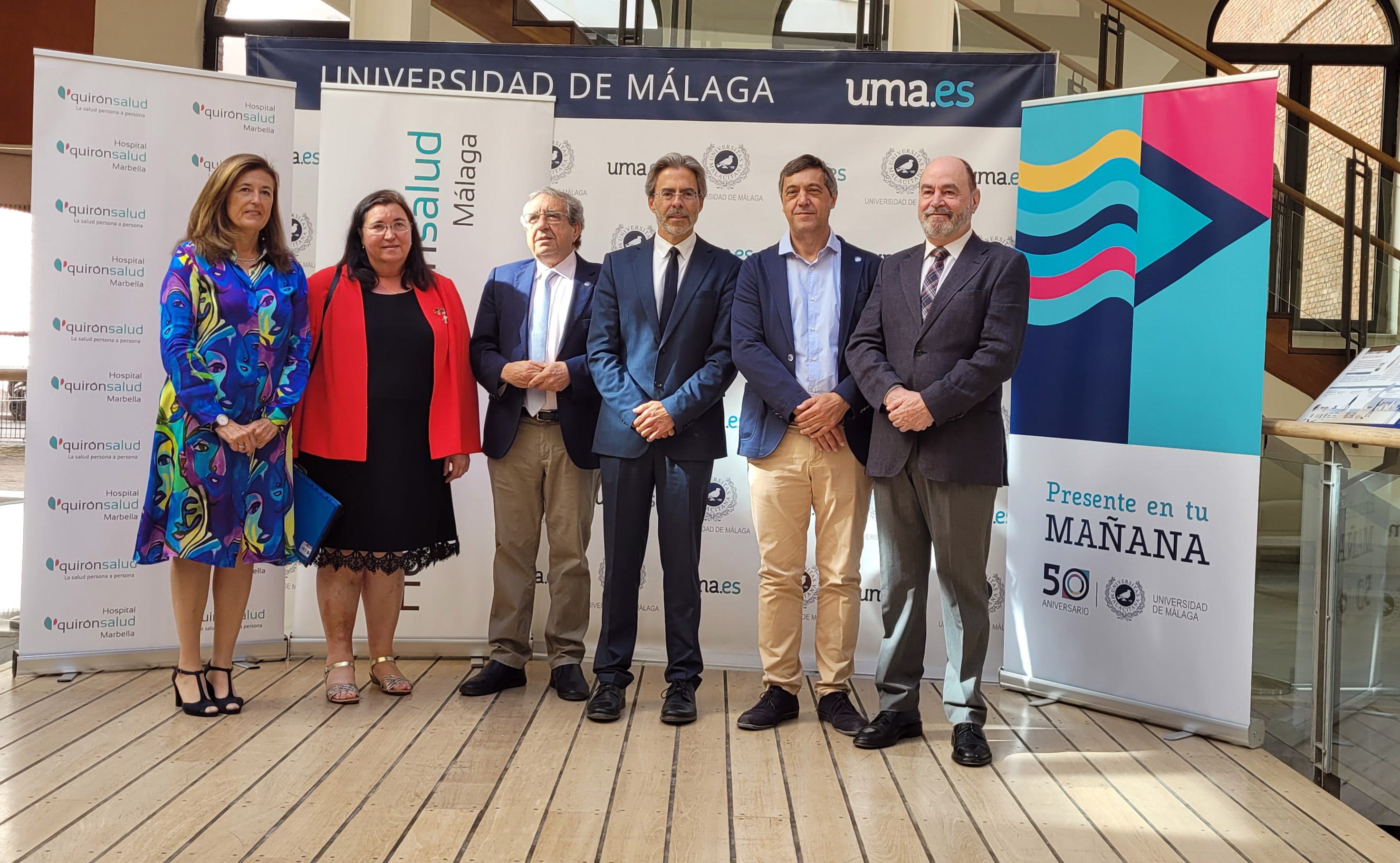 foto_familia_presentacion_beca_quironsalud_malaga_marbella_press