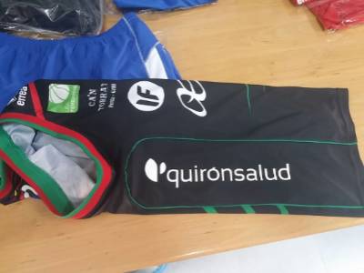 Camiseta Palma Air Europa rotulada con el logo de Quirónsalud