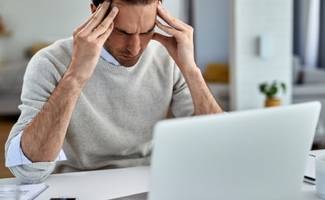 vuelta al trabajo y la vista cansada cuida tus ojos