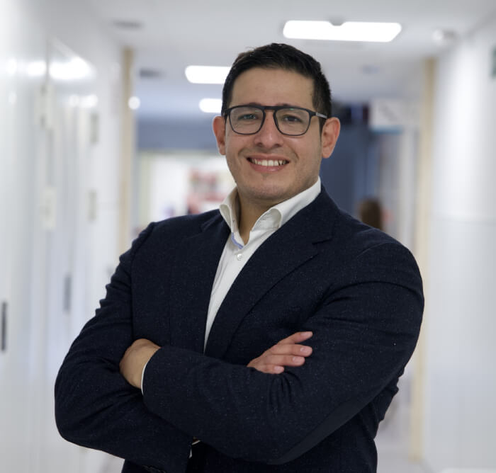 Dr. Torales . Experto en tratamiento de tumores cerebrales. Hospital El Pilar