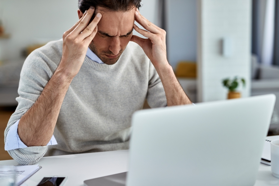 vuelta al trabajo y la vista cansada