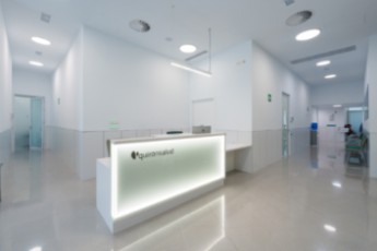 Entrada interior - Centro Médico Quirónsalud Plaza Euskadi