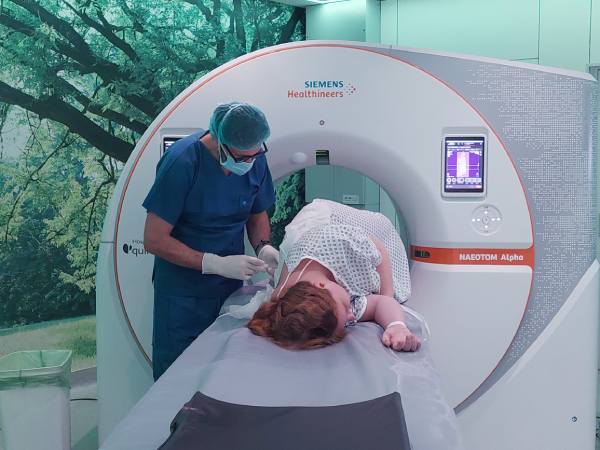 colocación de parche hemático epidural en hipotensión intracraneal espontánea