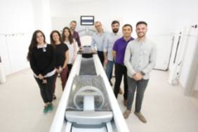 Equipo técnico Protonterapia junto TAC