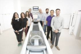 Equipo técnico Protonterapia junto TAC
