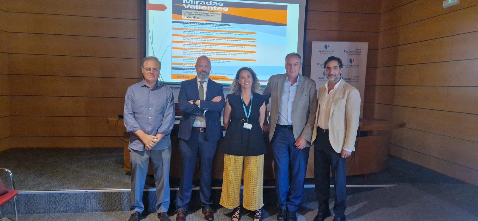 La doctora María Pena directora medica Sagrado Corazon junto a oftalmologos en jornada de glaucoma