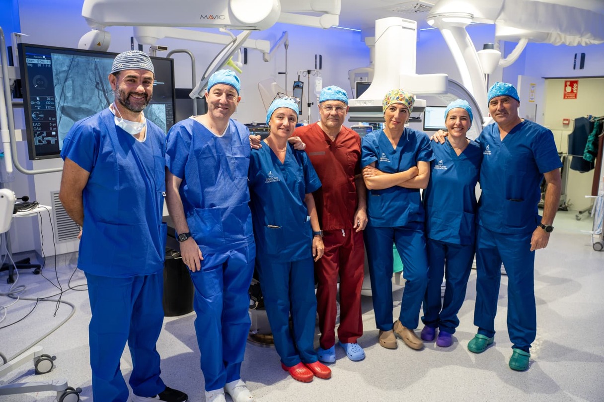 Foto de los equipos de Quironsalud Sagrado Corazon tras las cirugias (1)