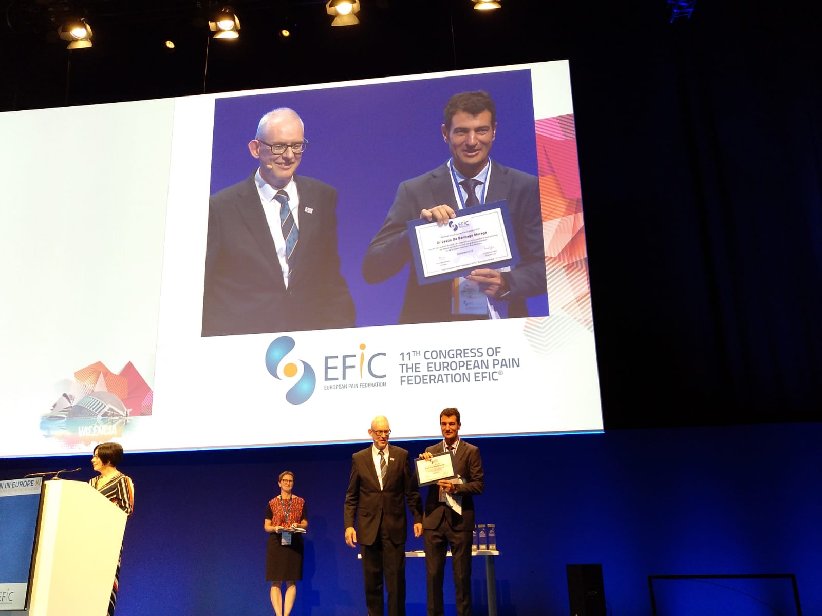 190904 El doctor Jesús de Santiago recibe el premio al mejor examen europeo de tratamiento del dolor