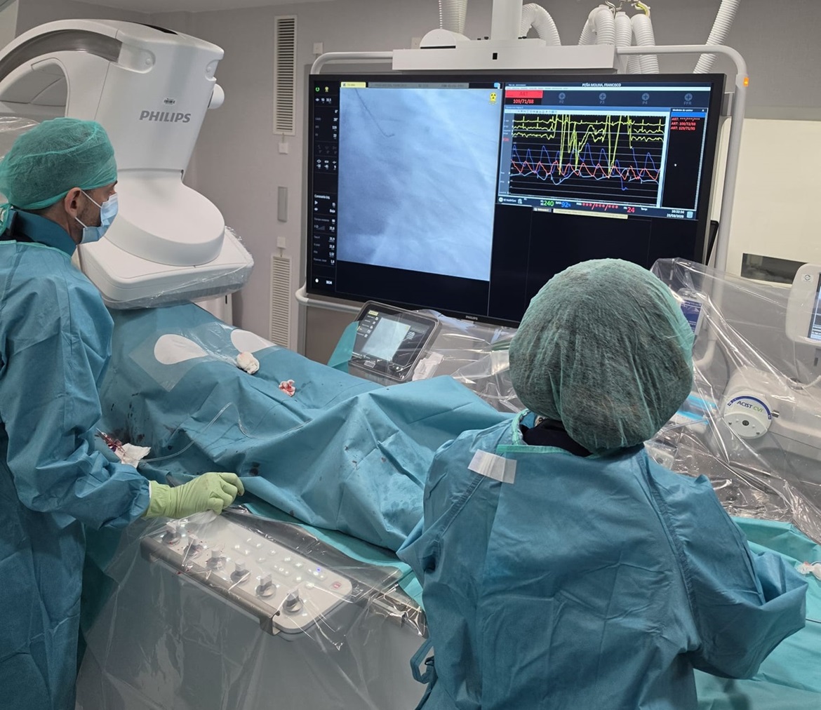 imagen-uno-primeros-procedimientos-unidad-hemodinamica-Quirónsalud-Toledo