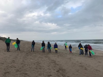 Retirando Residuos de la playa