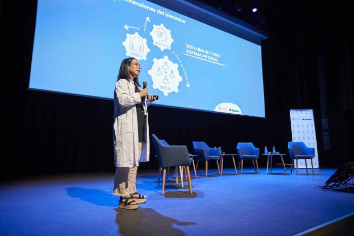 Mabel Presas, nutricionista de Quirónsalud Valencia durante su intervención
