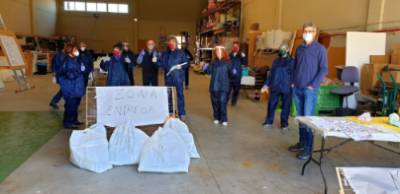 Voluntarios de Cullera y las pantallas protectoras
