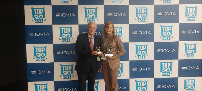 El Dr. Moises Diágo del servcio de digestivo de Quirónsalud Valencia y Rosa Ruíz, directora territorla de comunicación