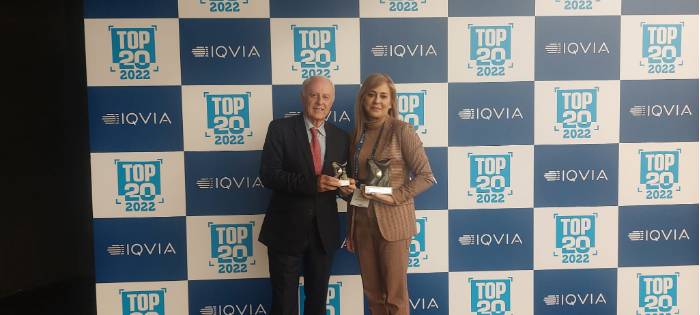 El Dr. Moises Diágo del servcio de digestivo de Quirónsalud Valencia y Rosa Ruíz, directora territorla de comunicación