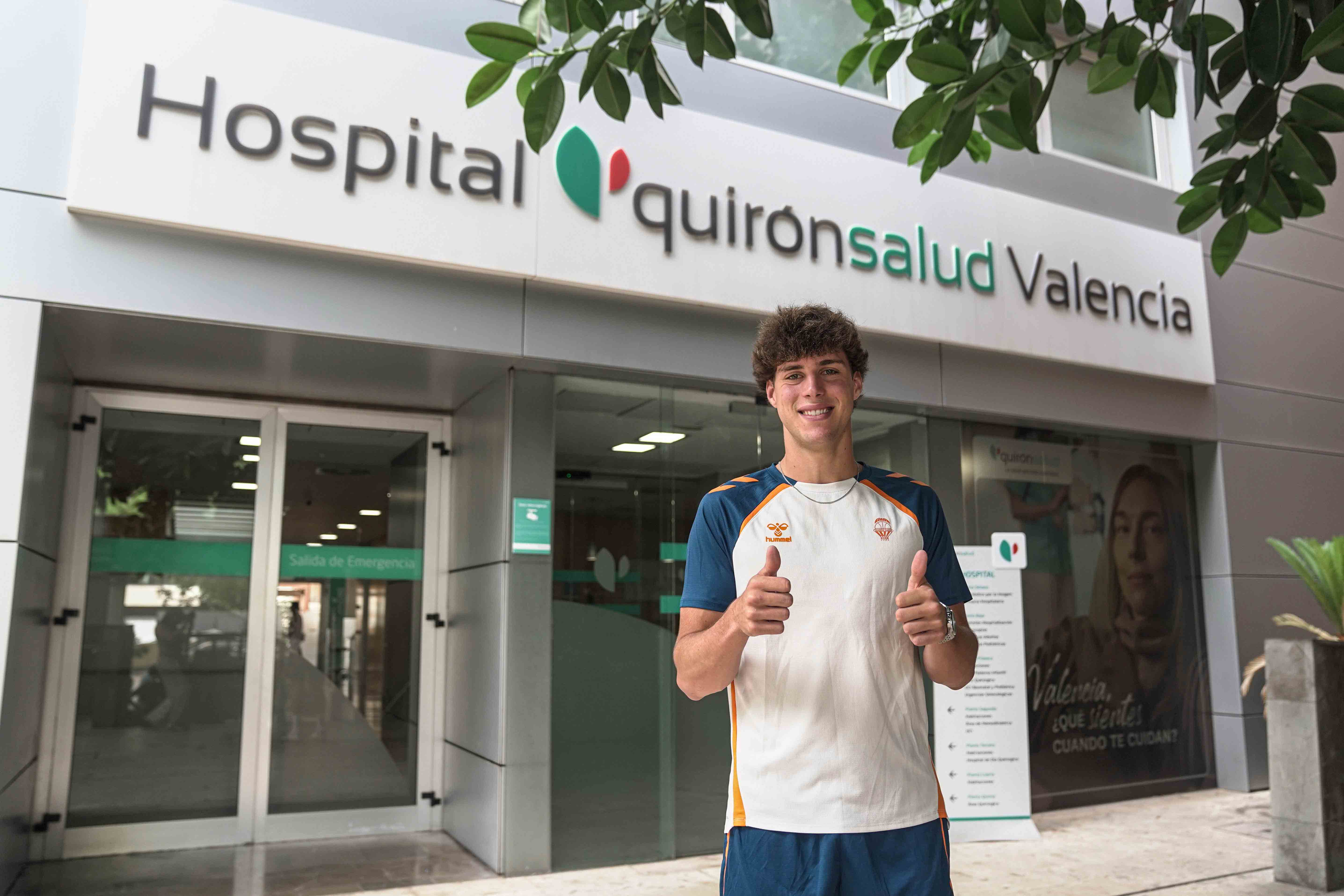 Mario Saint-Supery tras pasar el reconocimiento en el Hospital quirónsalud Valencia