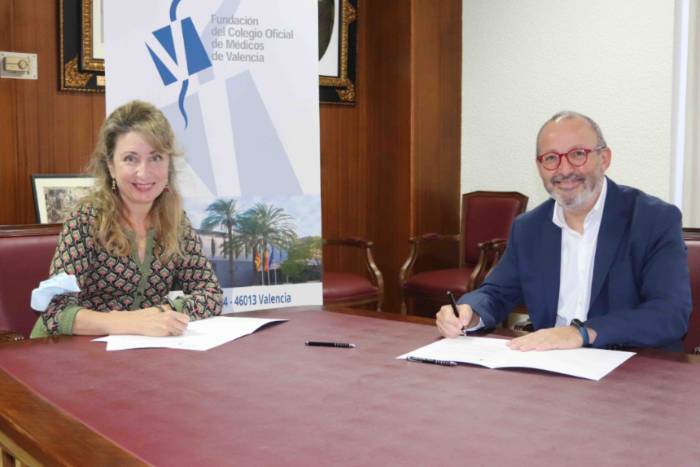 Mercedes Hurtado, presidenta del Colegio de Médicos y Ximo Montenegro, gerente del hospital Quirónsalud Valencia