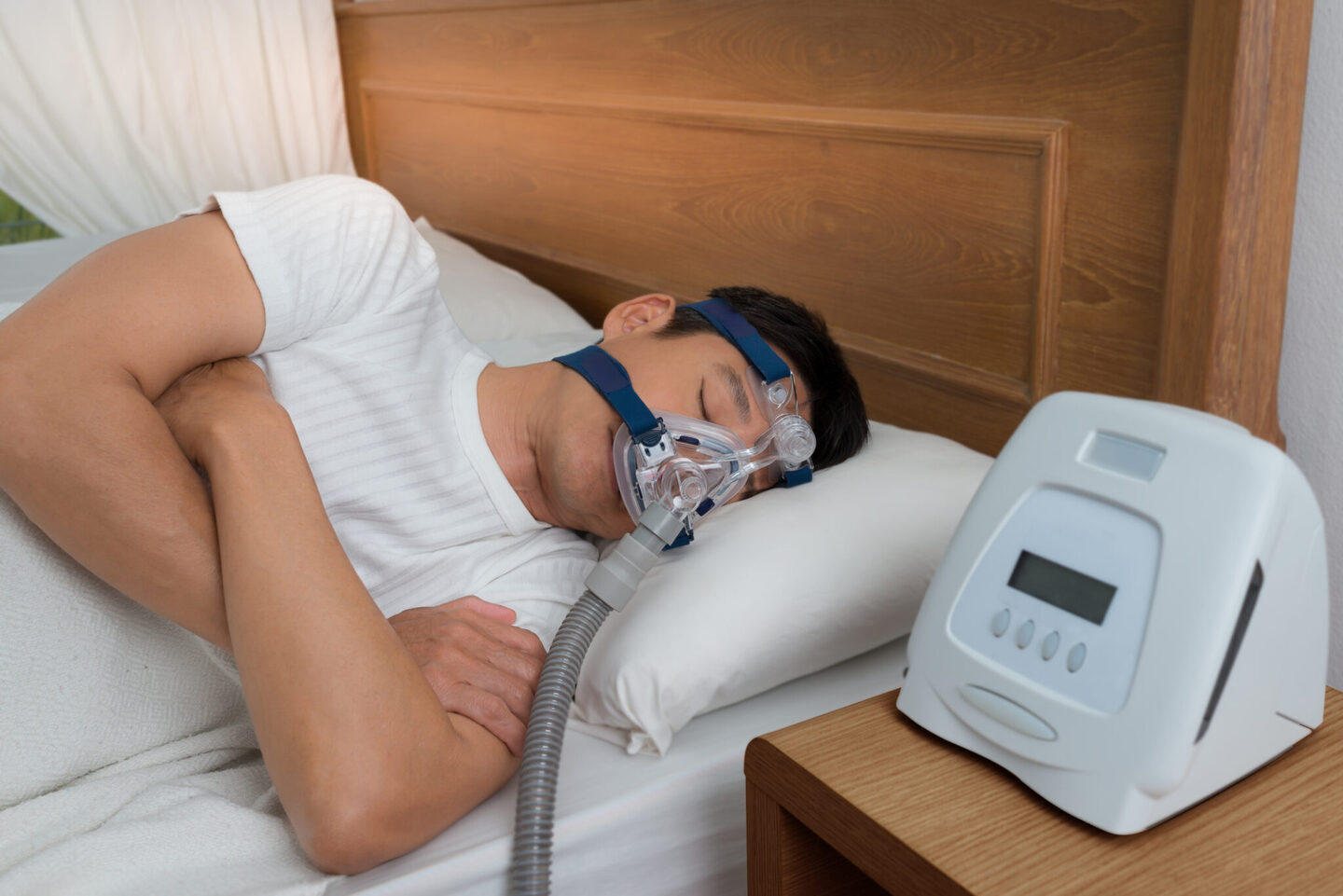 cpap-machine-sleeping-2048x1367 (1)